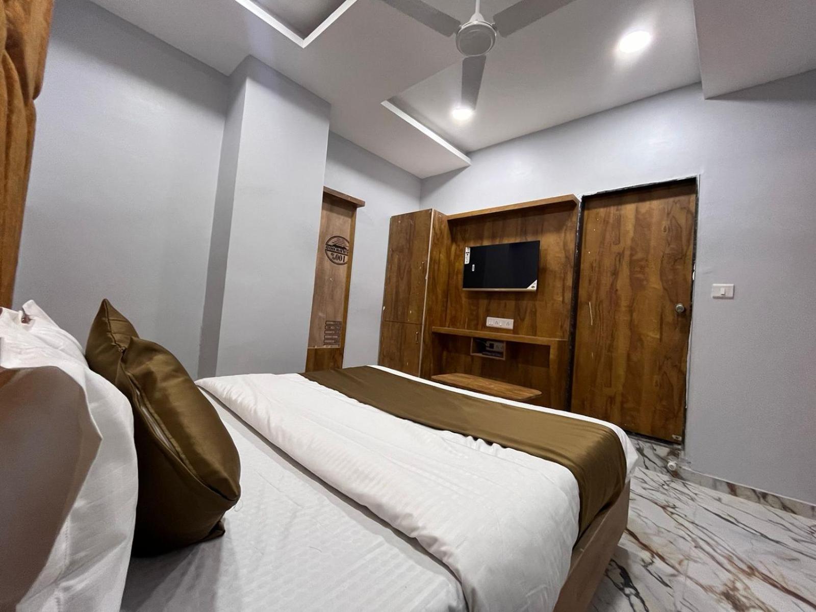 Hotel Krishna Ahmedabad Esterno foto