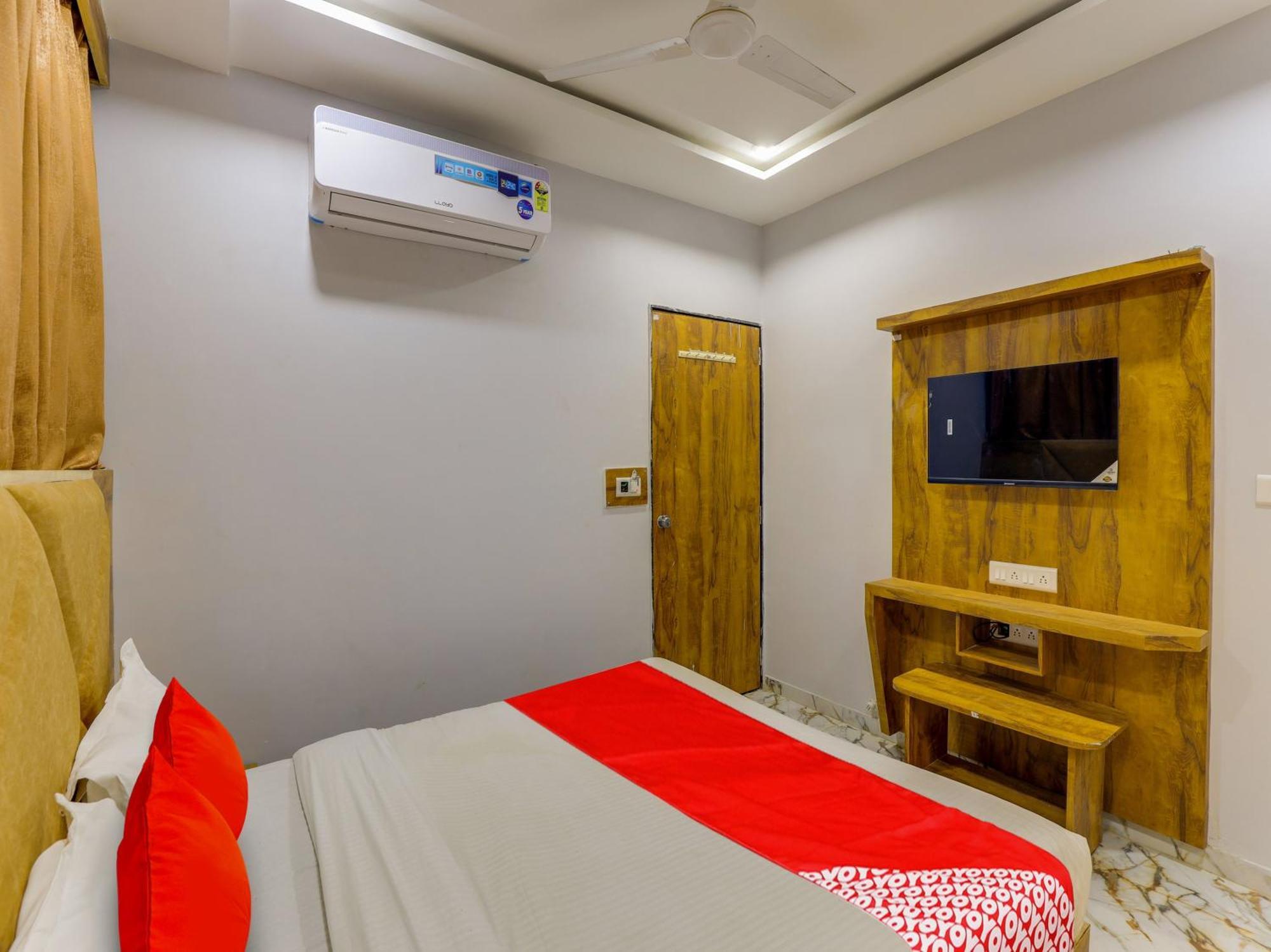 Hotel Krishna Ahmedabad Esterno foto