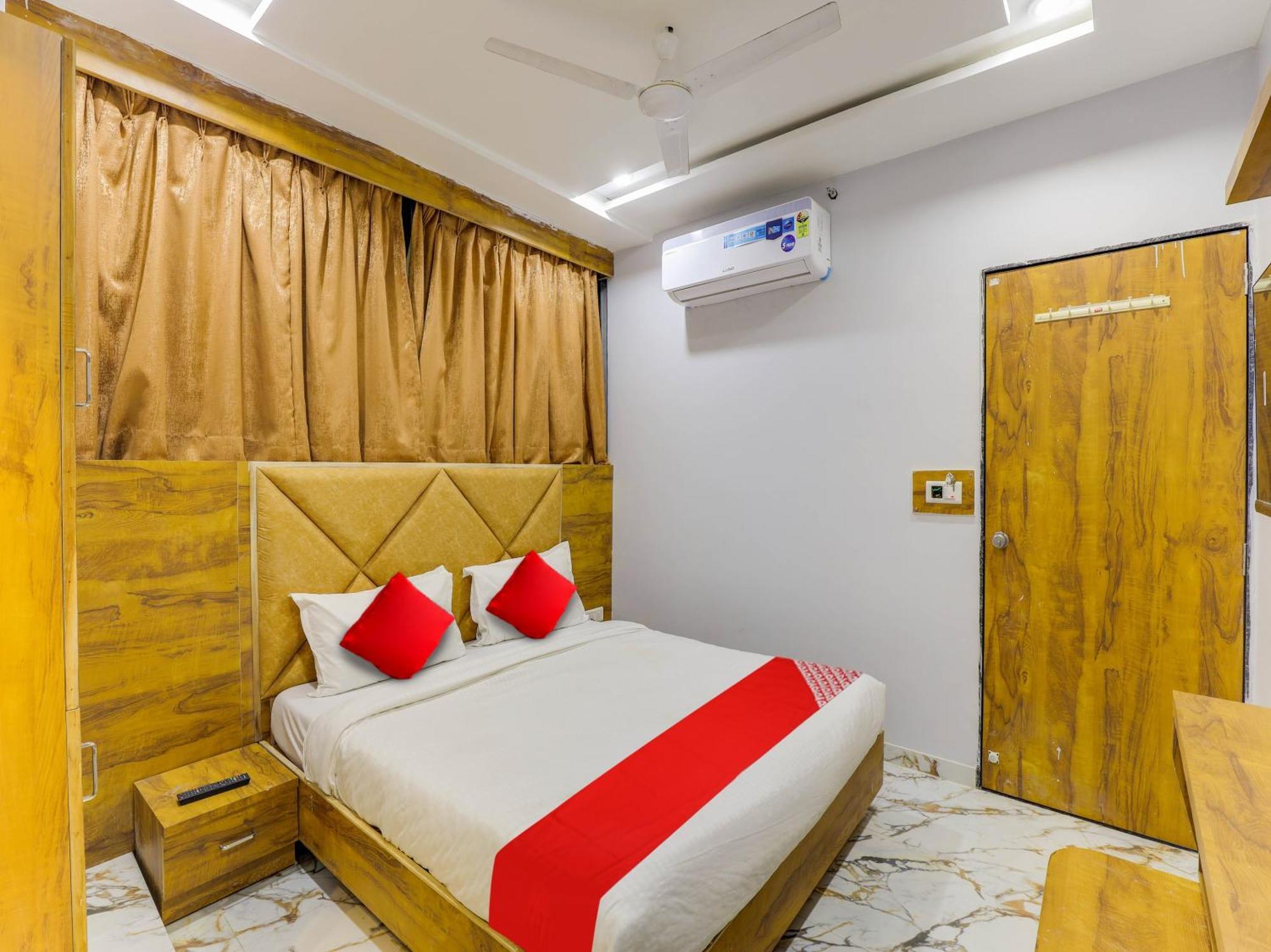 Hotel Krishna Ahmedabad Esterno foto
