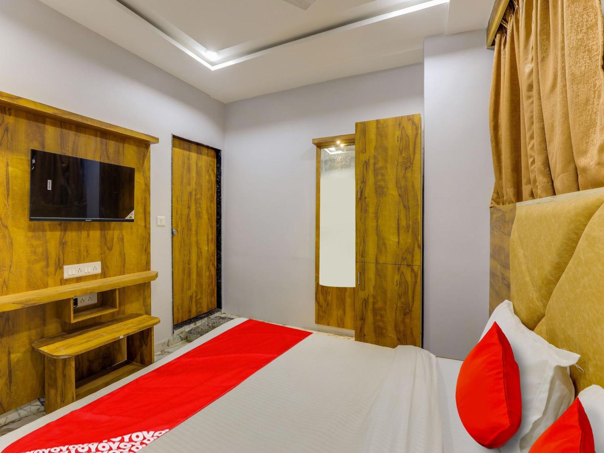 Hotel Krishna Ahmedabad Esterno foto