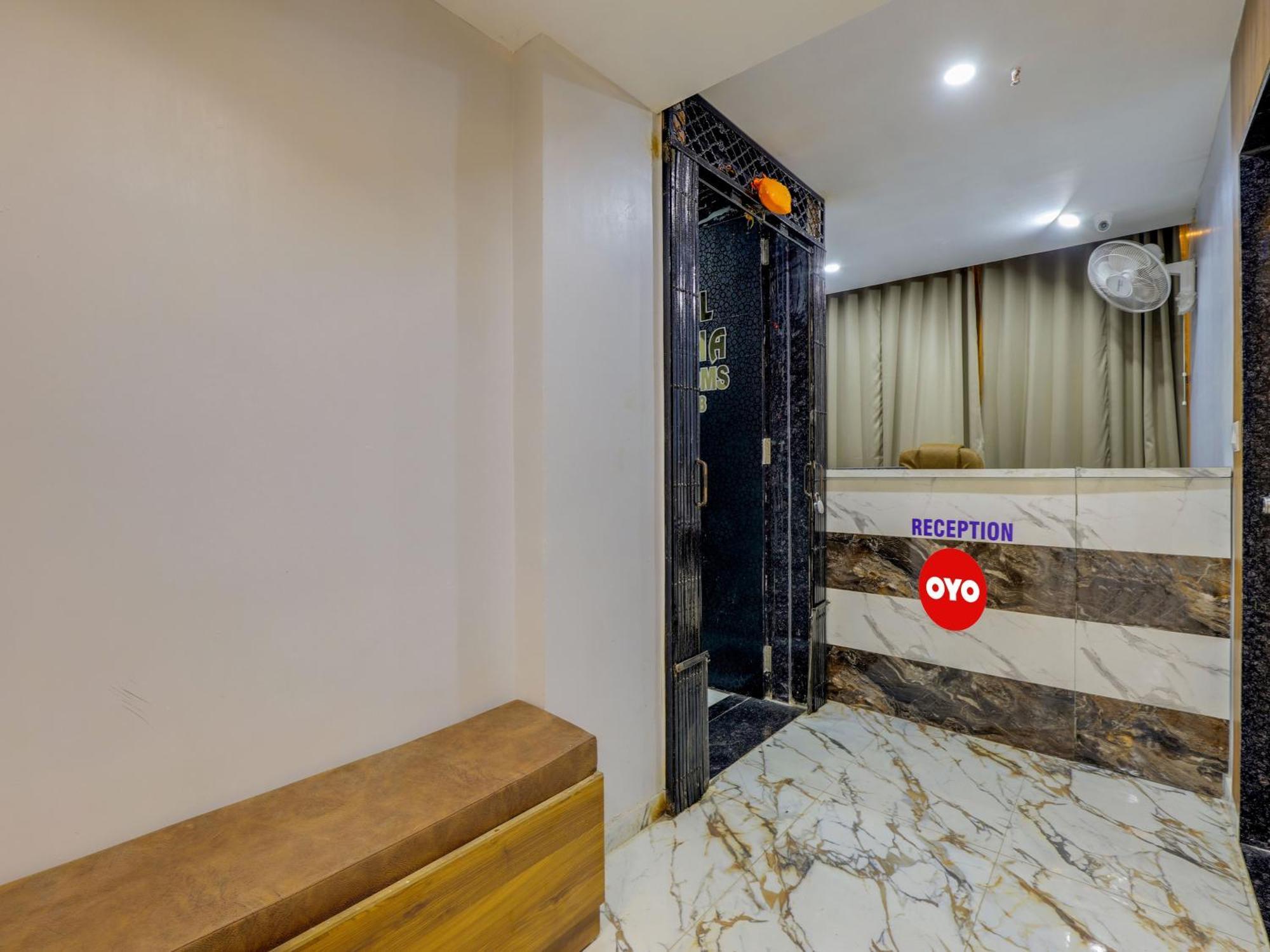 Hotel Krishna Ahmedabad Esterno foto