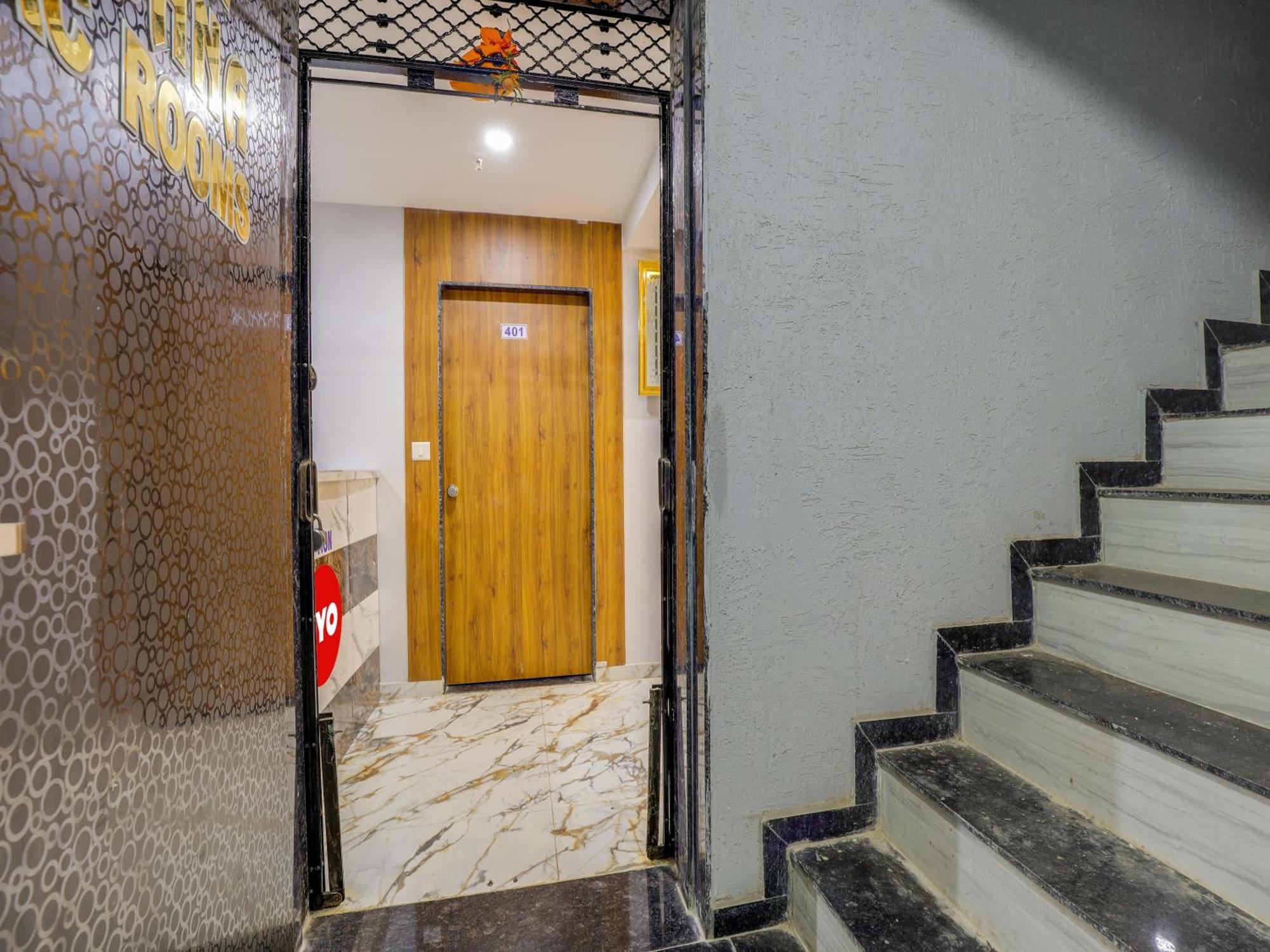 Hotel Krishna Ahmedabad Esterno foto